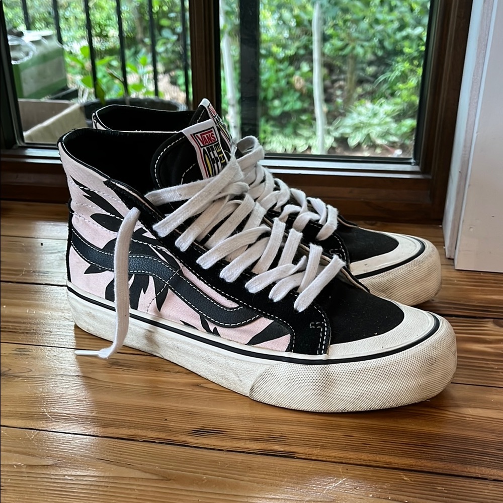 Women’s High-Top Vans- tropical palm tree
